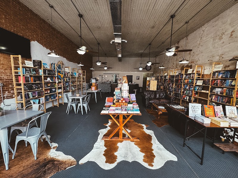 Crazy Four Books & Coffee photo 1