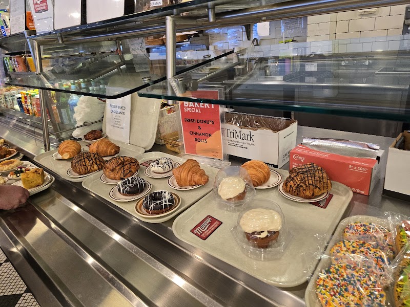 Manny's Cafeteria & Delicatessen photo 4