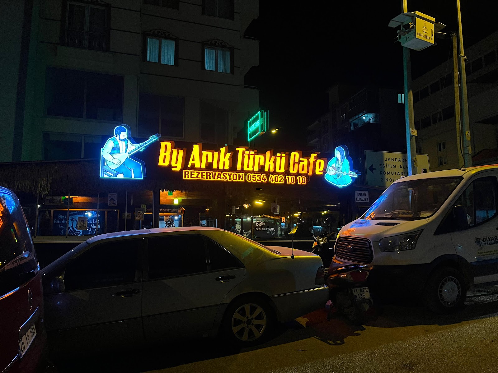 BY ARIK CAFE mekanı