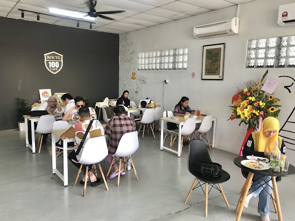 Route 100 Café - Photo 1