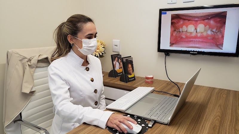 Dra Flávia Dezzani | Alinhador | Ronco | Ortodontista | Invisalign | Angel Aligner | Apneia | Odontologia do Sono | Macaé - foto 2