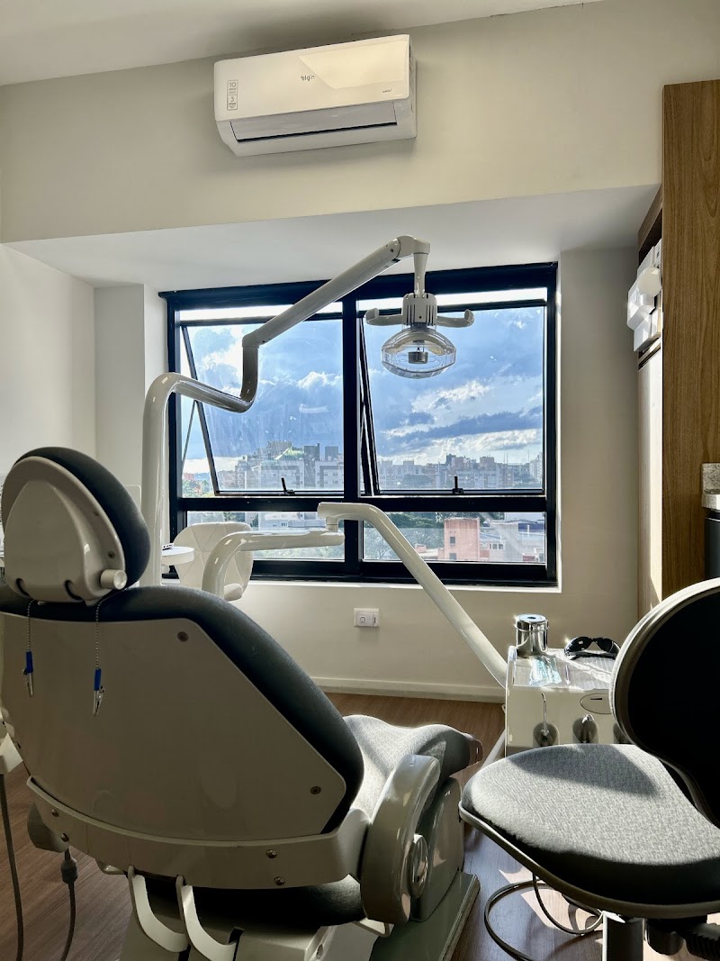 Liz Odonto - Prótese Protocolo e Reabilitação Oral - foto 3