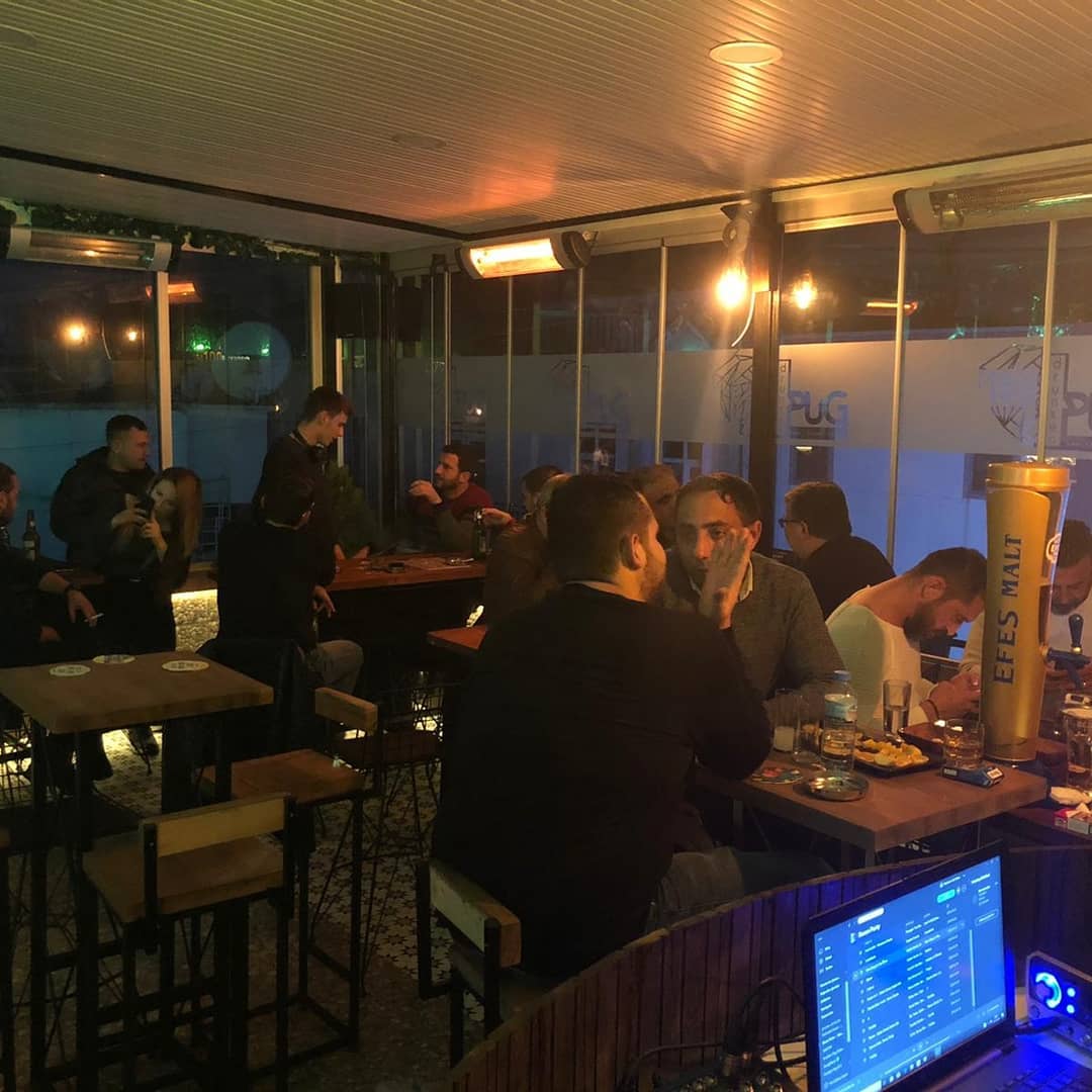 Drunken Pug Pub mekanı