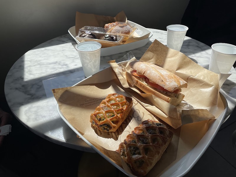 Tous Les Jours Bakery Cafe photo 3