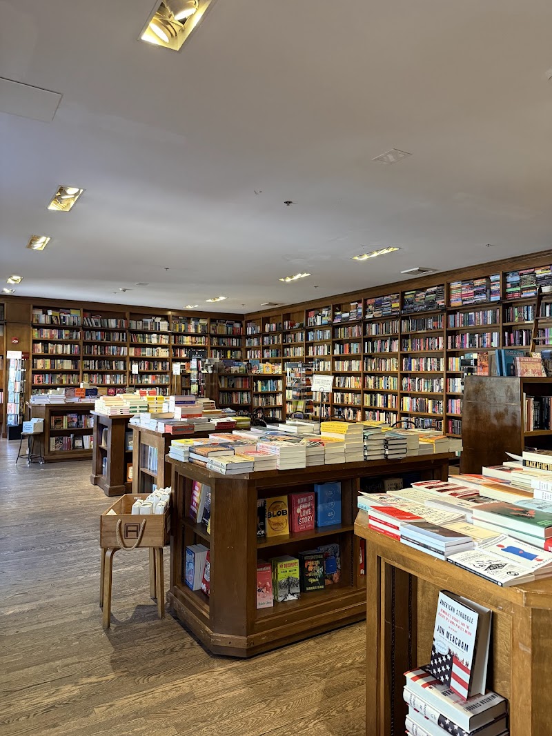 Books & Books photo 3