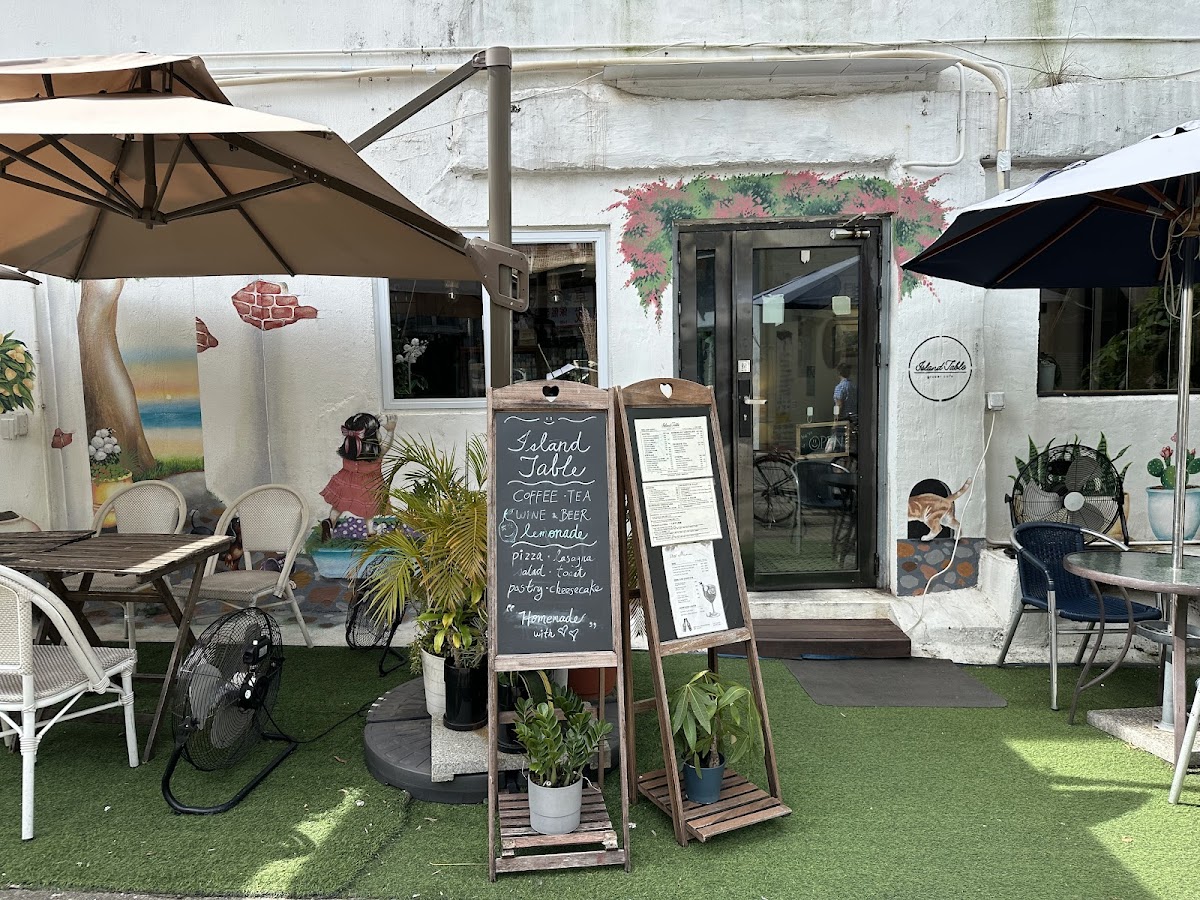 Island Table Grocer Cafe photo 5