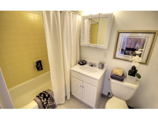 River Place Towers - Photo 10