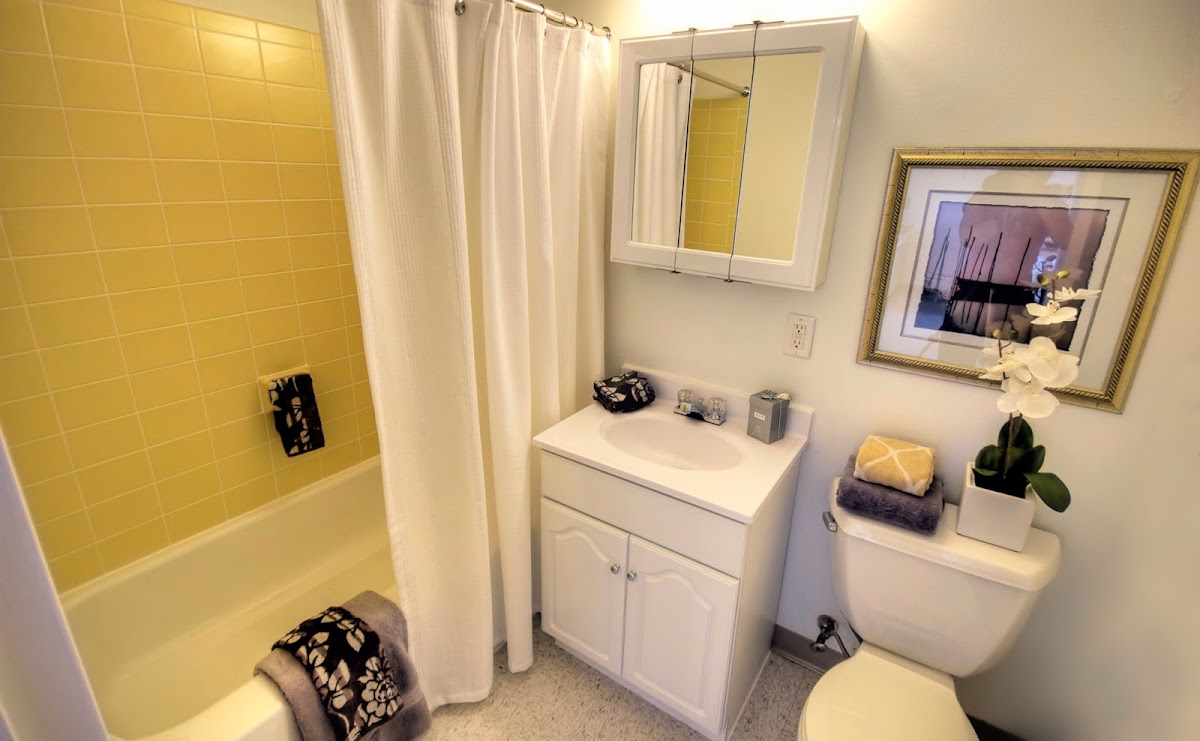 River Place Towers - Photo 3