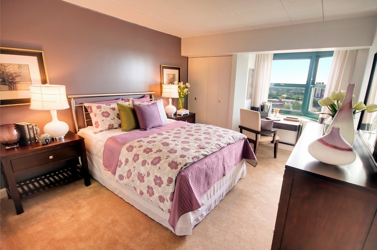 River Place Towers - Photo 2