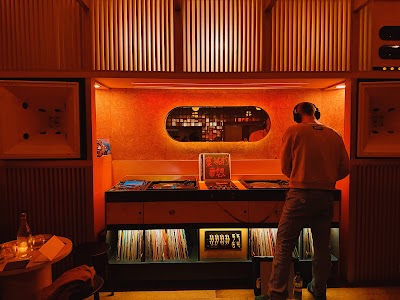 Eavesdrop photo 4