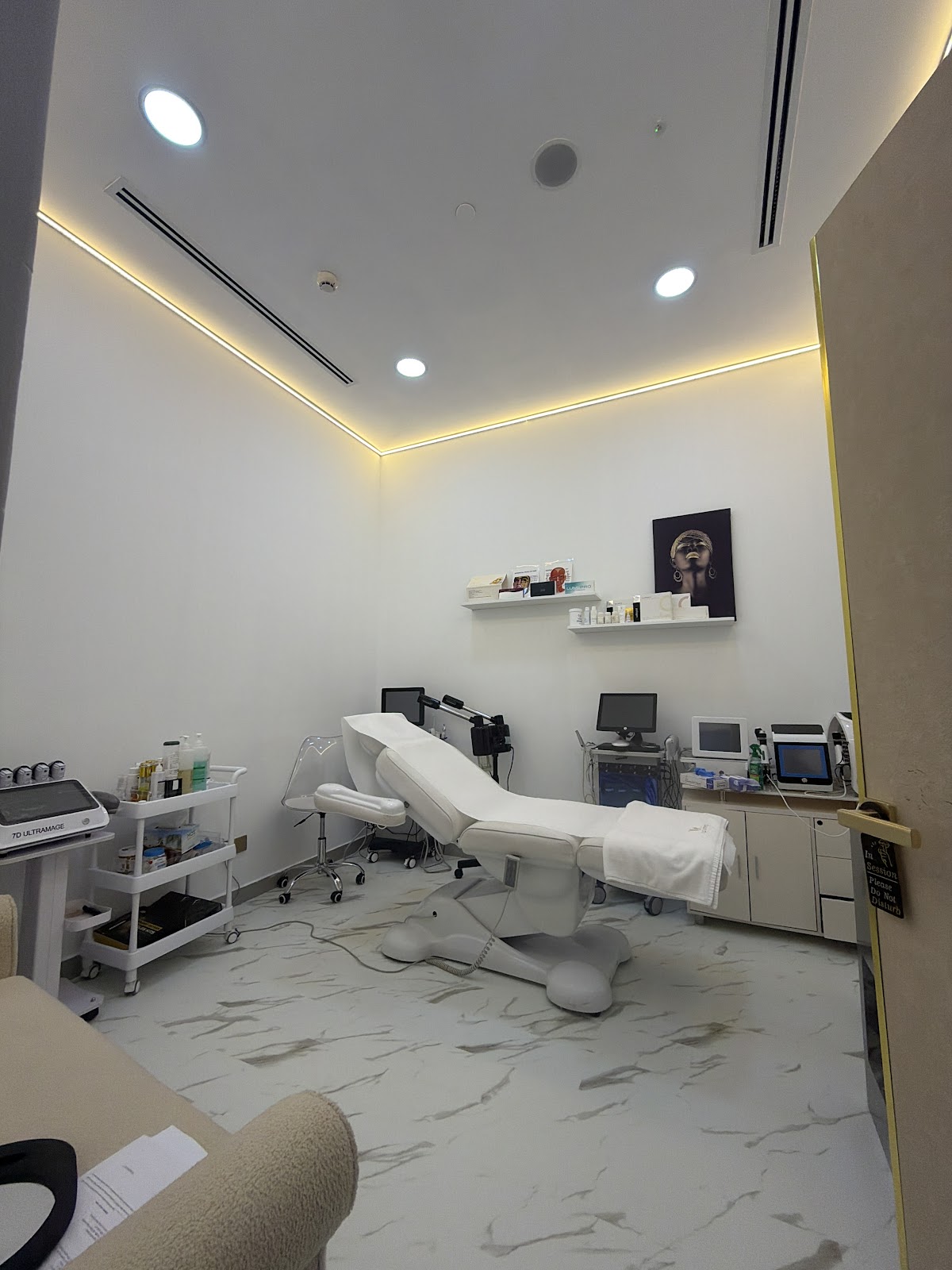 S A S Aesthetica Clinic L.L.C 3