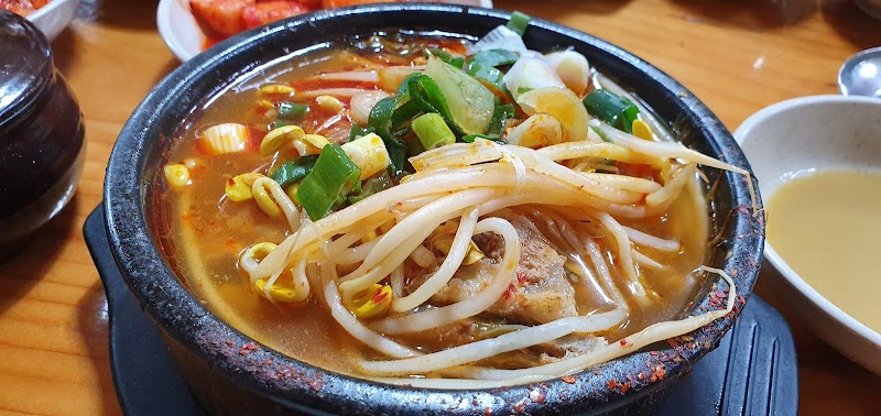 Park Makrye Cheongjin-dong Haejangguk 2