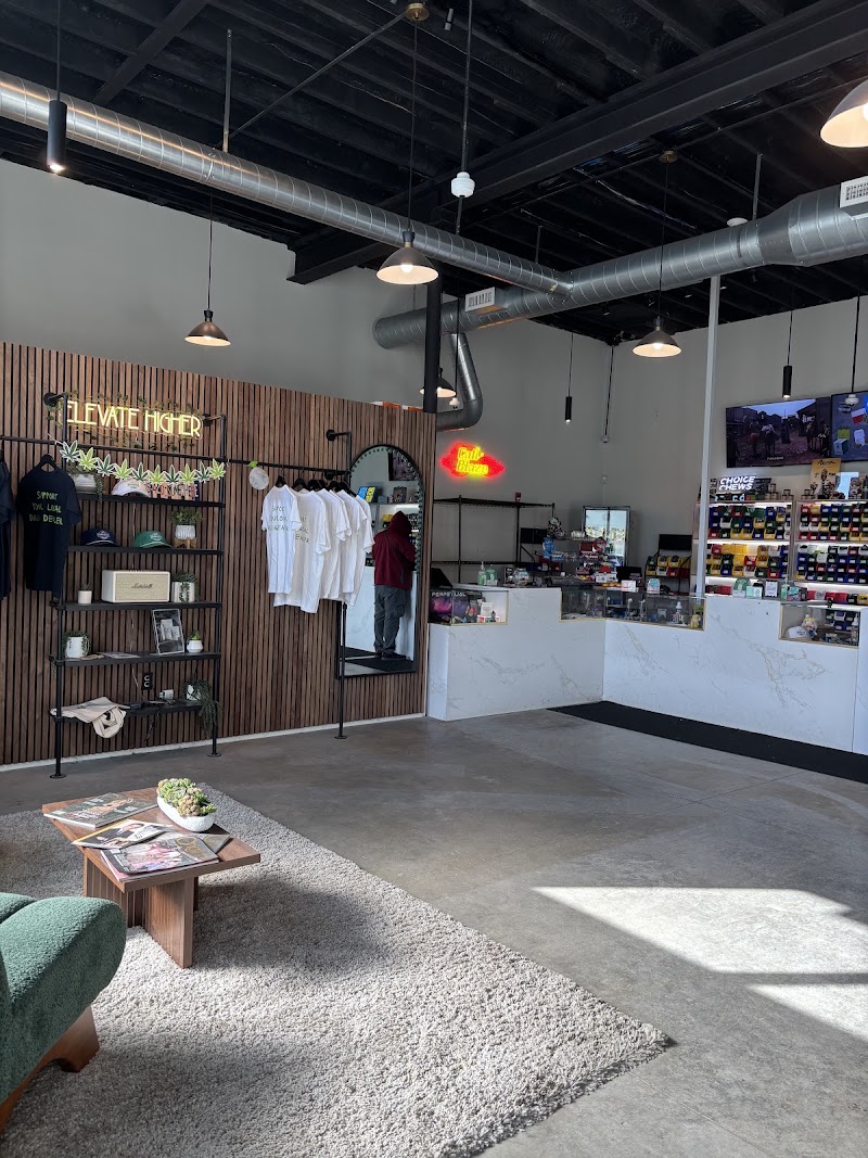 Video tour of Pinnacle Cannabis Weed Dispensary Quincy retail environment