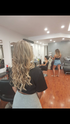 Vivienne Salon photo 3