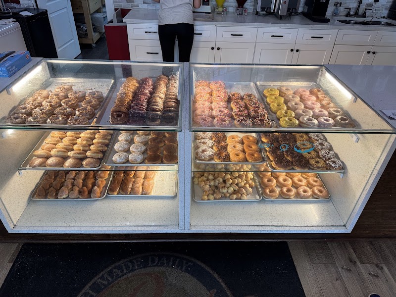 Red Donut Shop photo 3