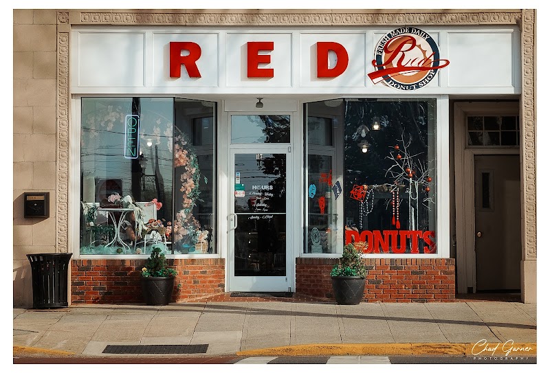 Red Donut Shop photo 4