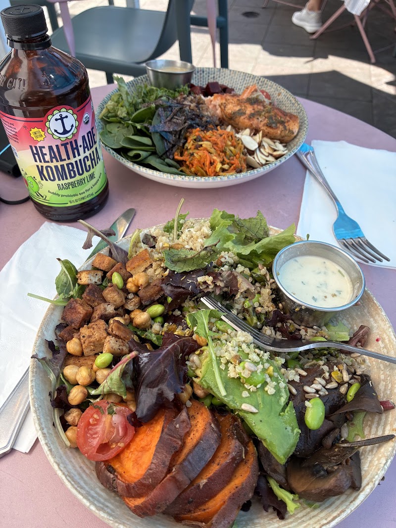The Hive Healthy Eats & Organic Cafe - Manhattan Beach photo 3