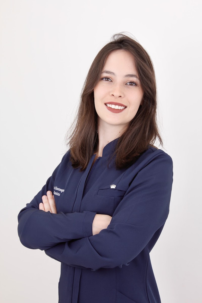 Dra. Clarissa Montenegro | Cirurgiã-Dentista RJ