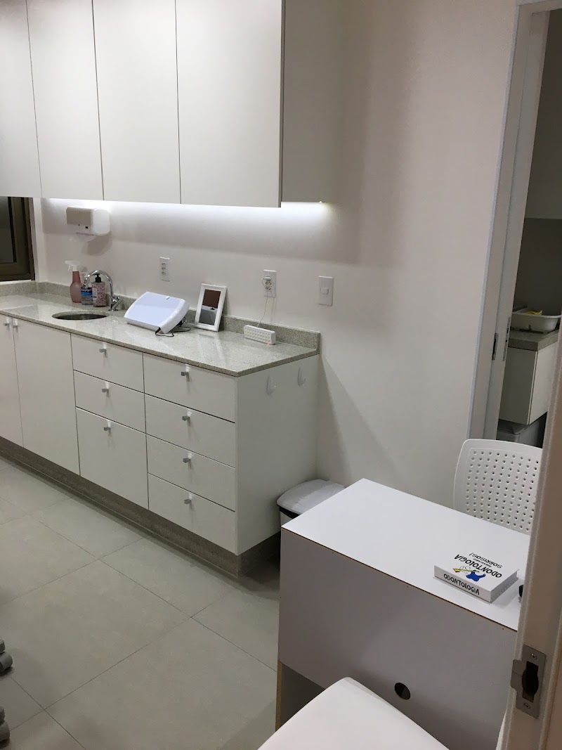 Dra Fernanda da Rosa - Cirurgiã-Dentista: Clínica/Endodontista/Implantodontista - foto 5