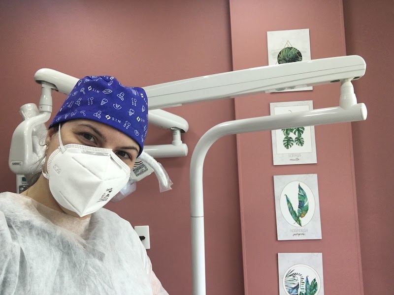 Dra Fernanda da Rosa - Cirurgiã-Dentista: Clínica/Endodontista/Implantodontista - foto 2