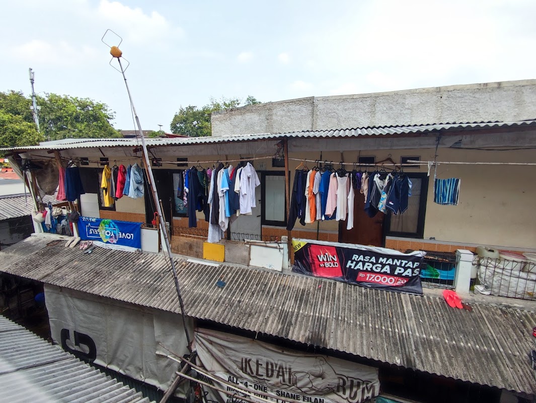 Kontrakan pak kamal