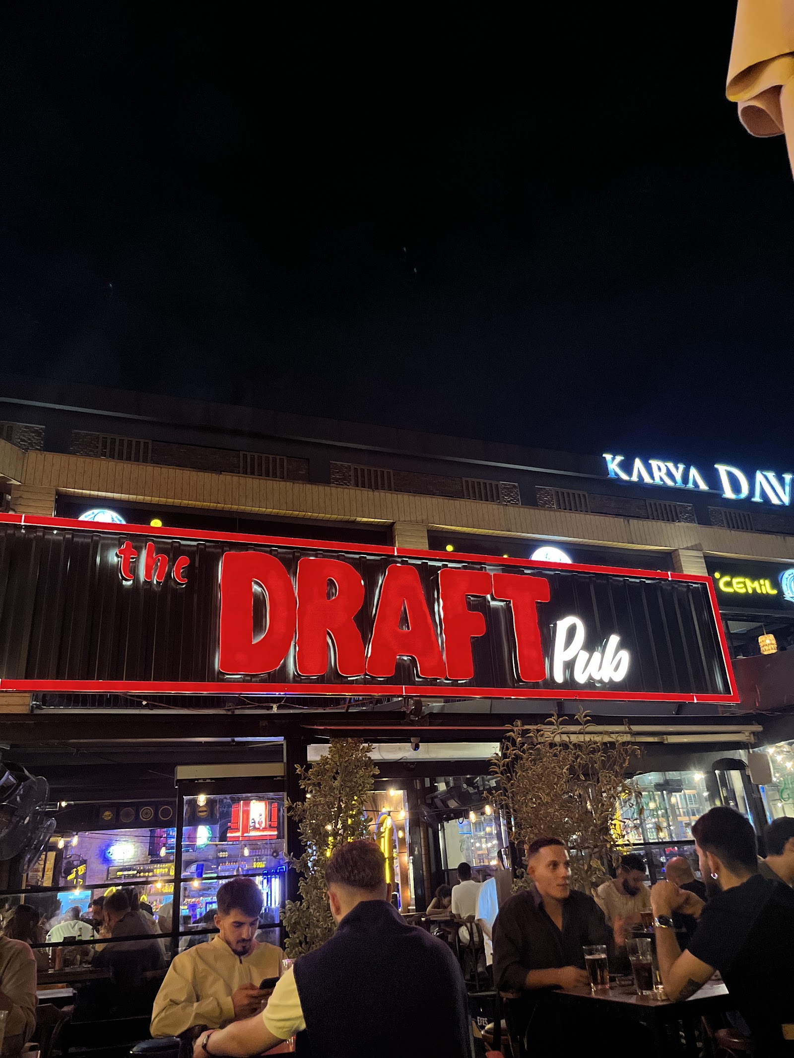 TheRaft Pub mekanı