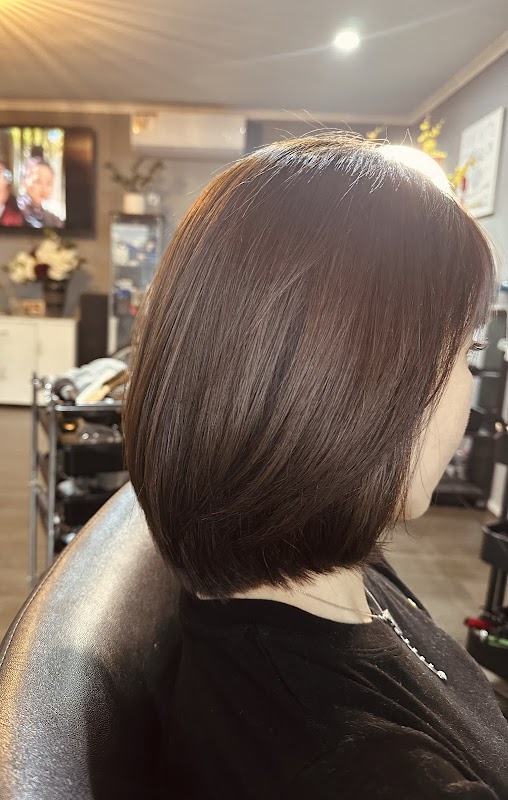 Johnny's Hair Studio photo 1