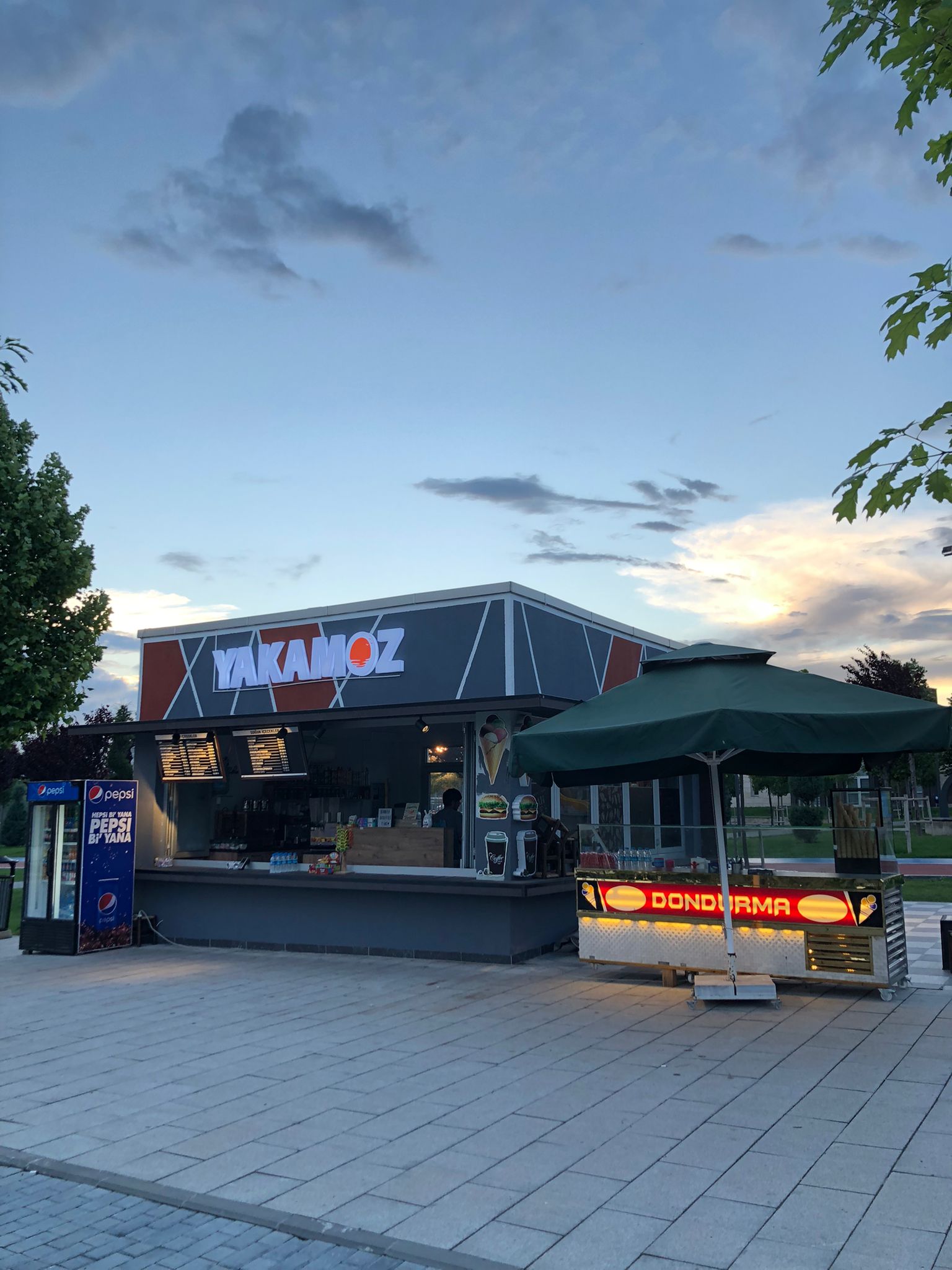 Yakamoz Coffee mekanı