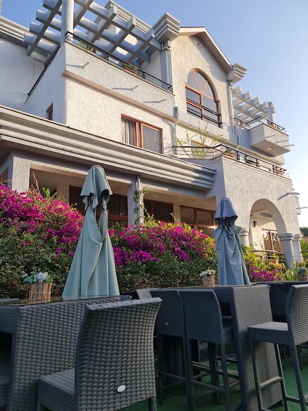 Inn of the Four Sisters