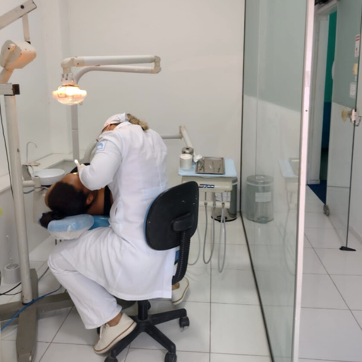 Doutor Paulo Barros | Implante dentário | Dentista em Japuiba | Angra dos Reis - foto 2