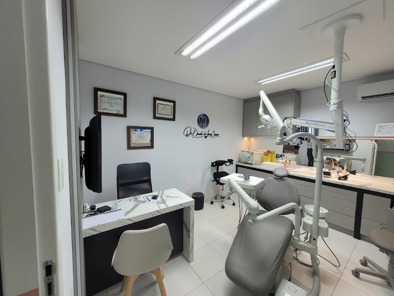 endodontista joinville - Dr. Danilo De Luca Campos | Tratamento de canal microscópio - foto 3
