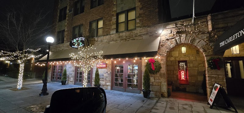 The Carleton of Oak Park Hotel
