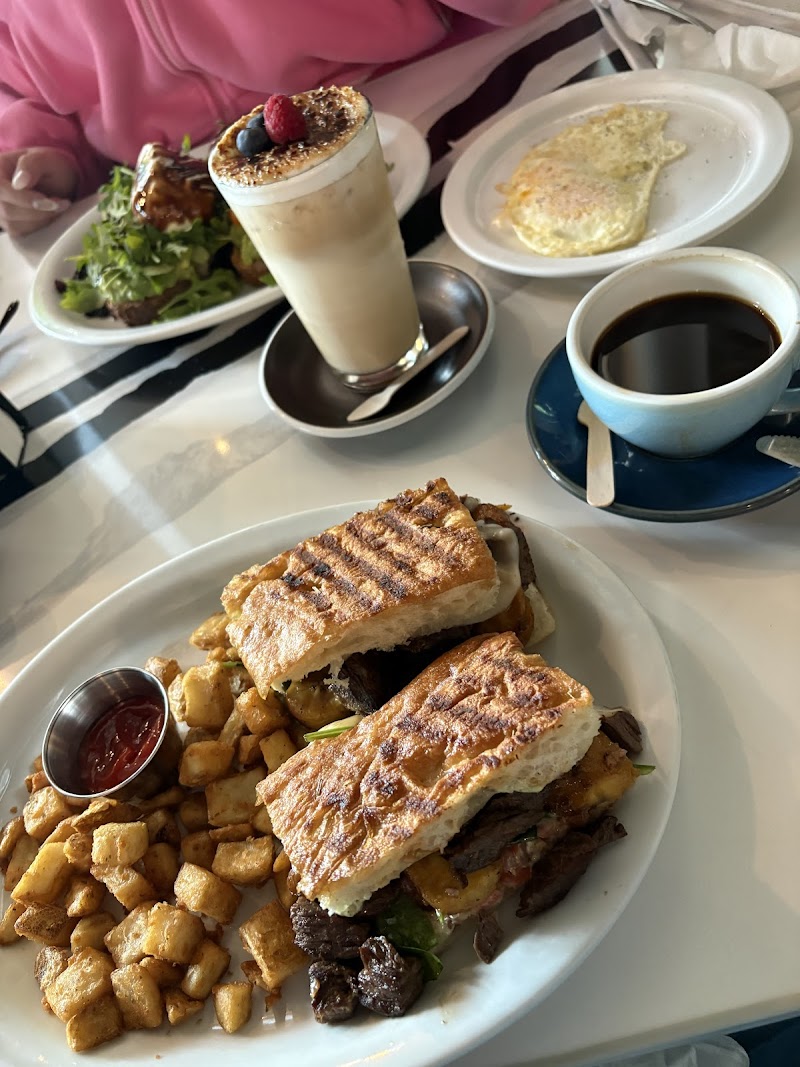 Bistro Café photo 3