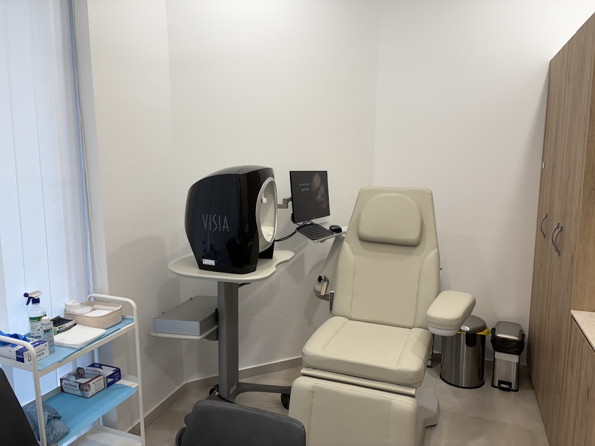 R Define Aesthetic Clinic 3