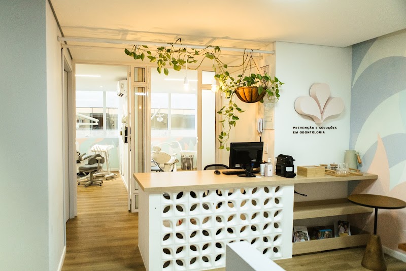 Dra. Maria Eduarda Bernardo | Dentista Sul da Ilha | Campeche