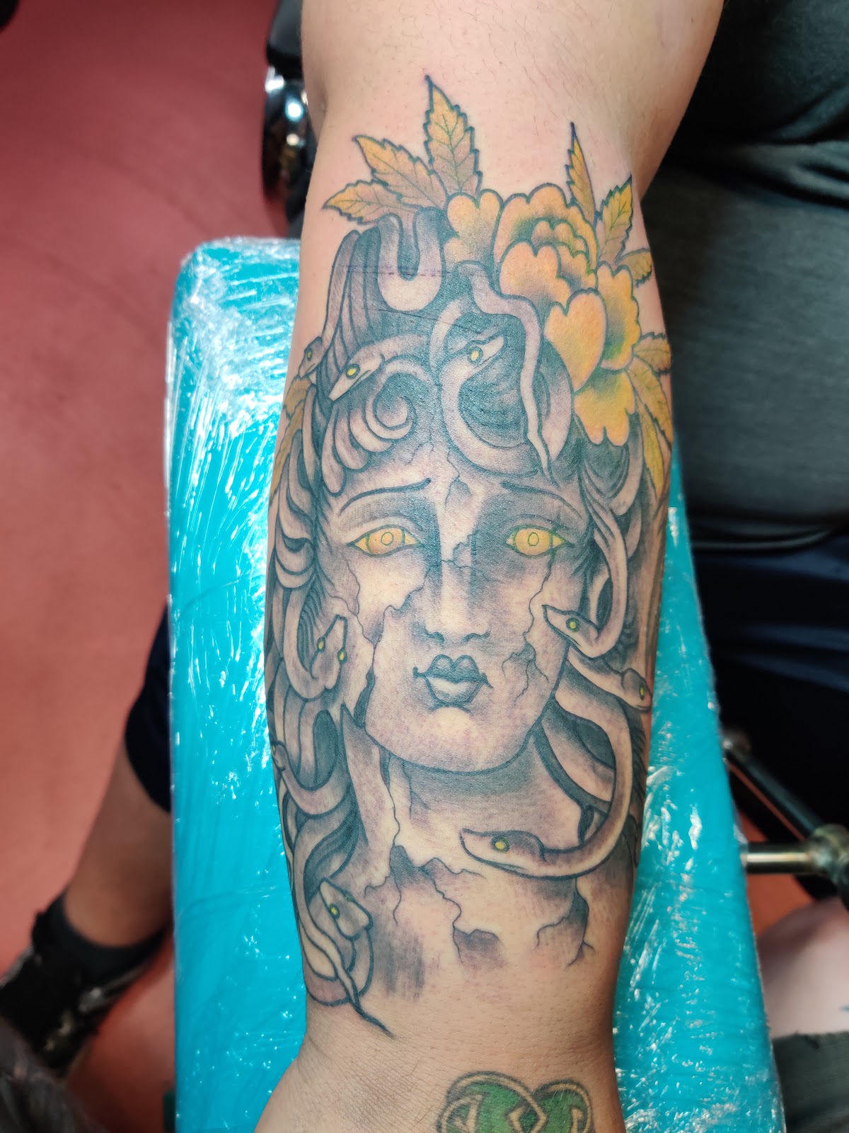 Classic rose tattoo tattoo work — photo 3
