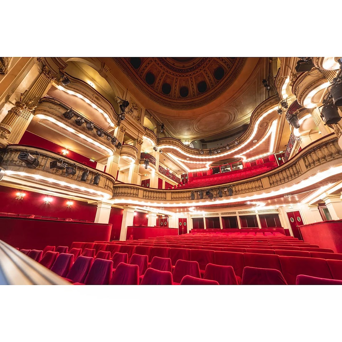 Théâtre de la Madeleine, vue extérieure
