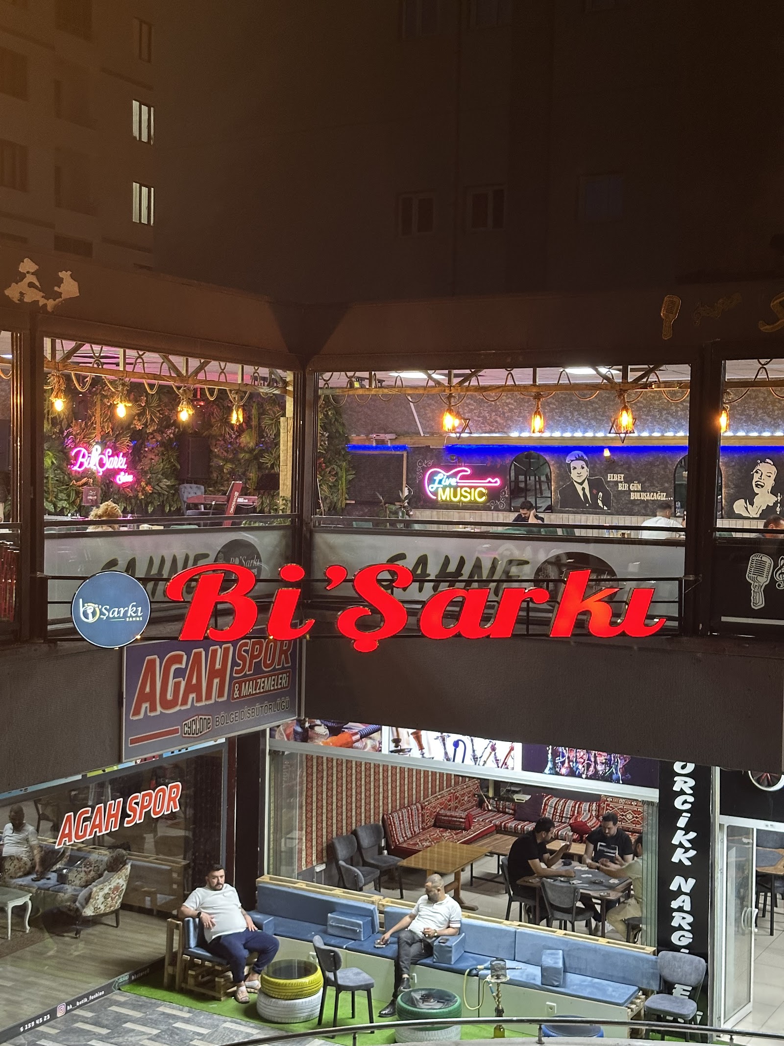 Bi’Şarkı Sahnesi mekanı