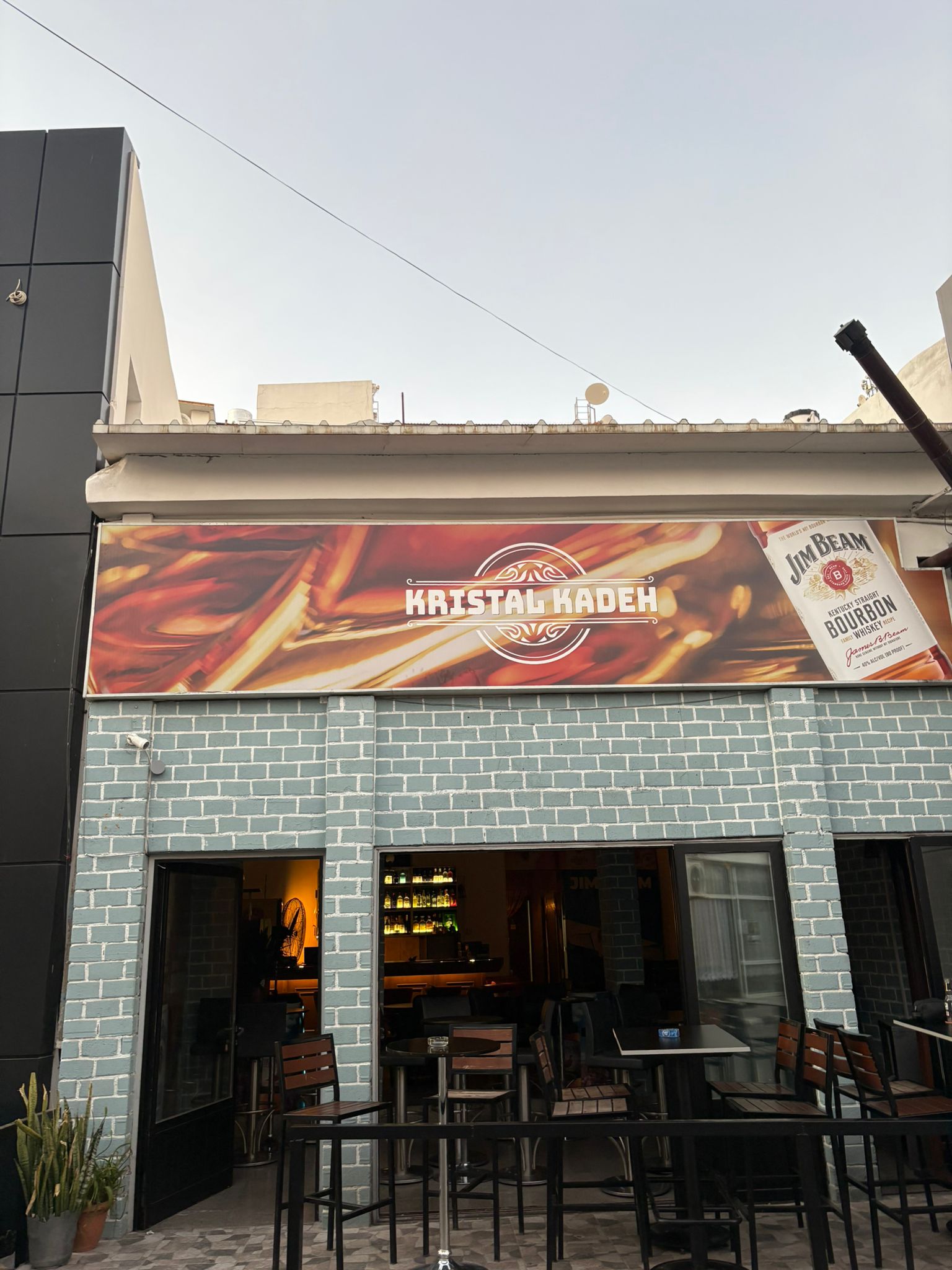 Kristal Kadeh Cafe&Bar mekanı