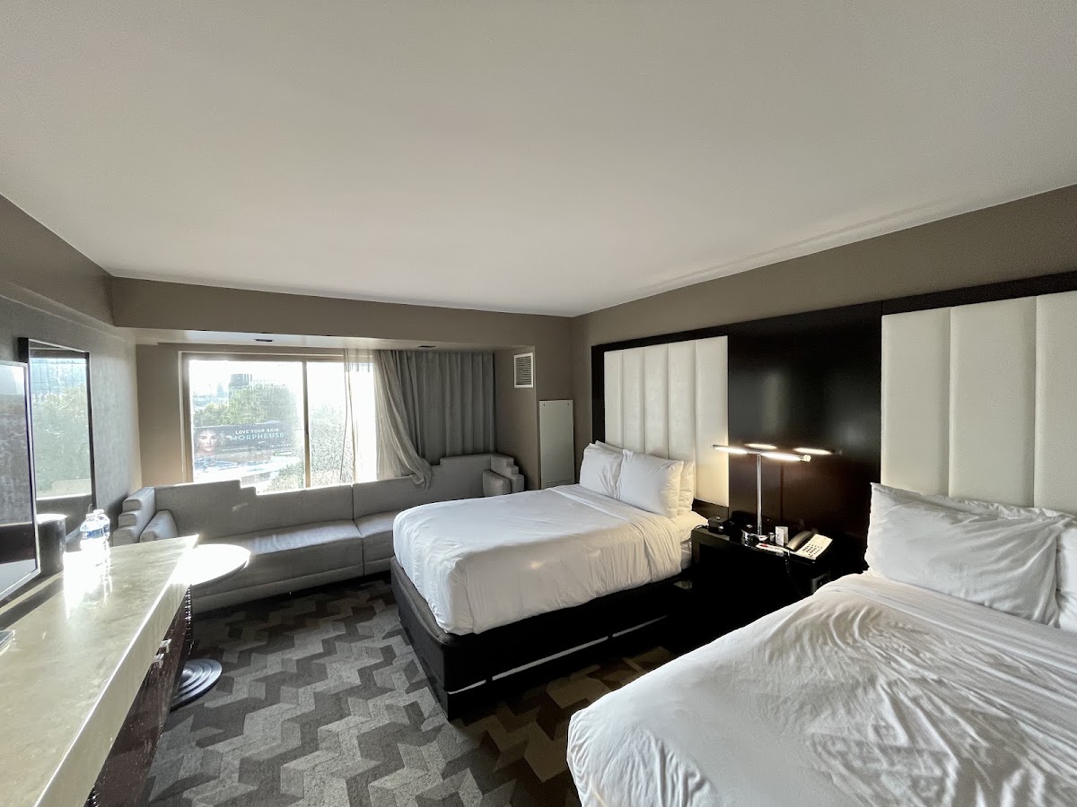 Beverly Hills Marriott, dog-friendly hotel