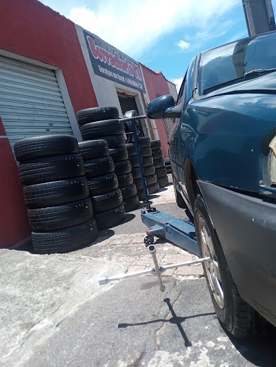 Foto de BORRACHARIA TH
