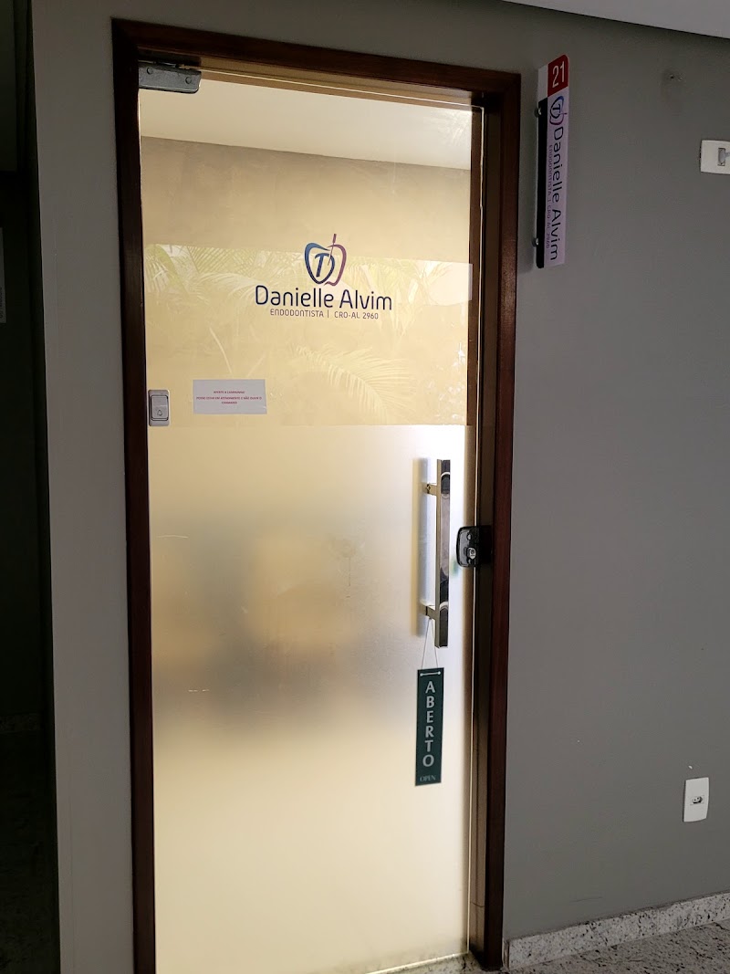Dra. Danielle Alvim- Endodontia e Estética. - foto 2