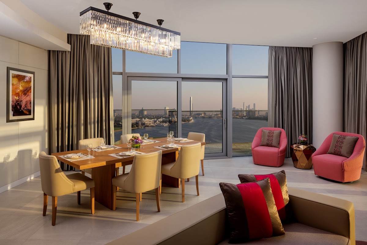 Hilton Dubai Creek Hotel & Residences 5