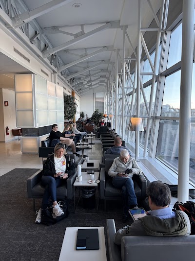 Air Canada Maple Leaf Lounge (Domestic) — Google photo 2