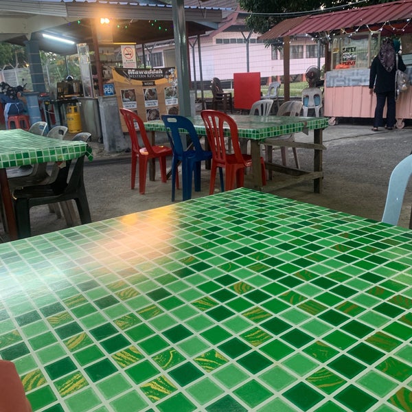 Medan Gerai2 Dan Ikan Bakar Pantai Kg Hailam - Photo 1