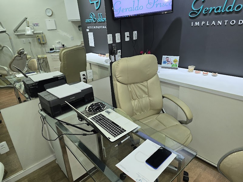 Dr. Geraldo Prisco | Implantes dentário | Extração | Clareamento - foto 5