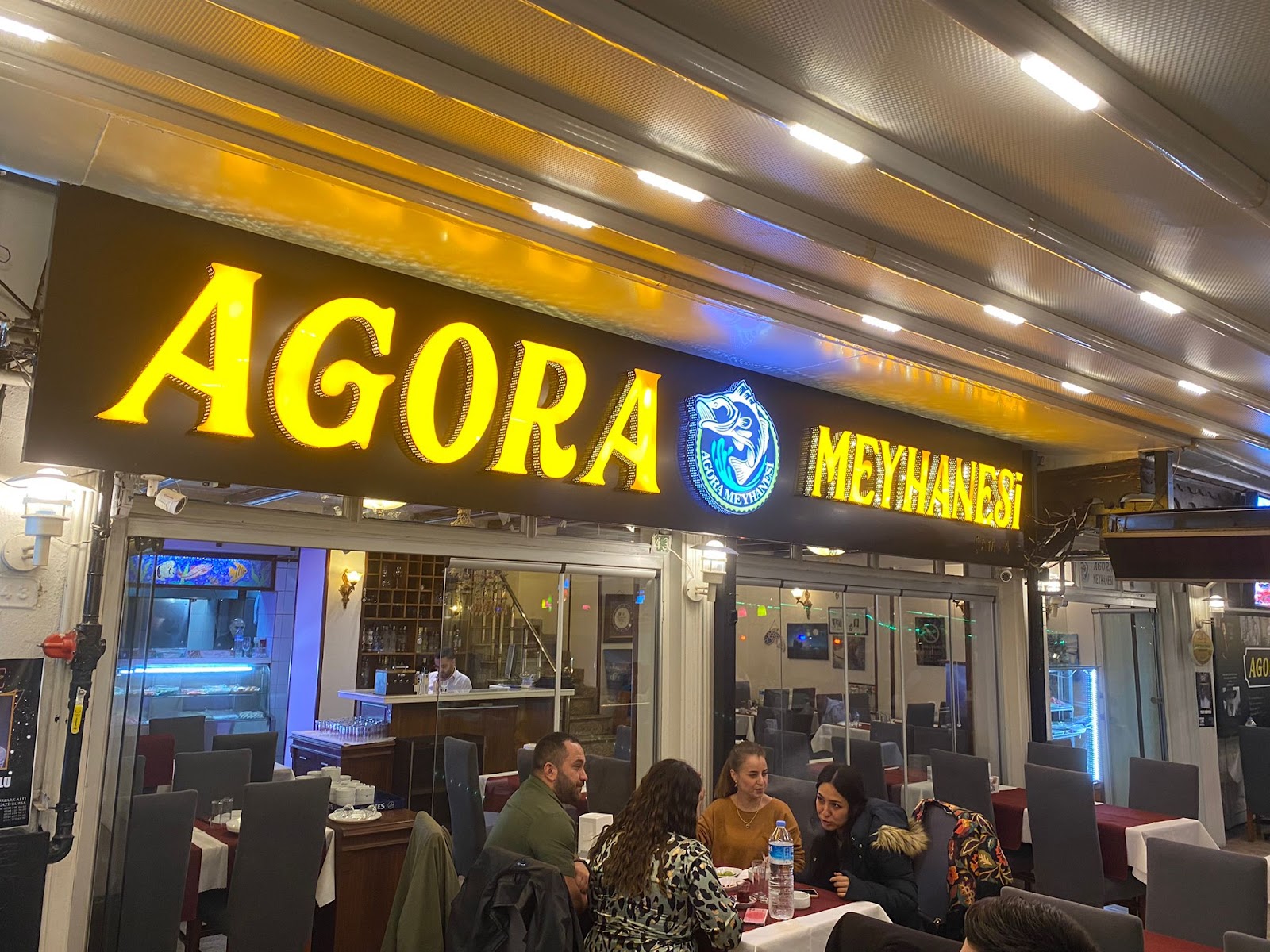 Arapşükrü Agora Meyhanesi mekanı