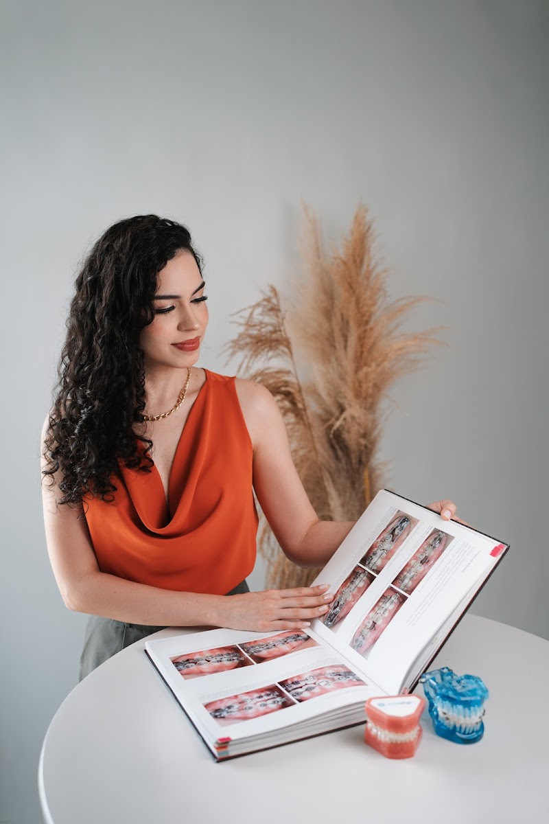 Dra Milena Santos - foto 1