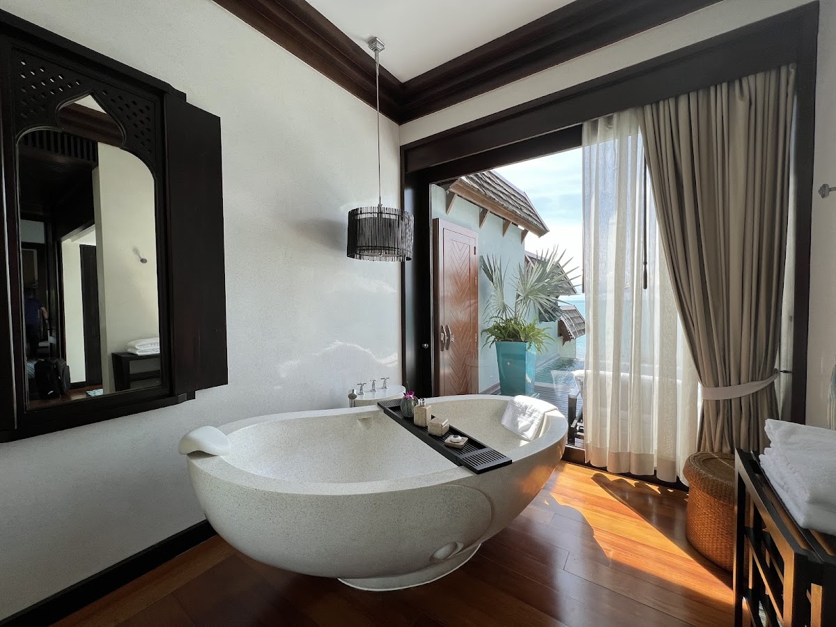 Four Seasons Resort - Photo 5