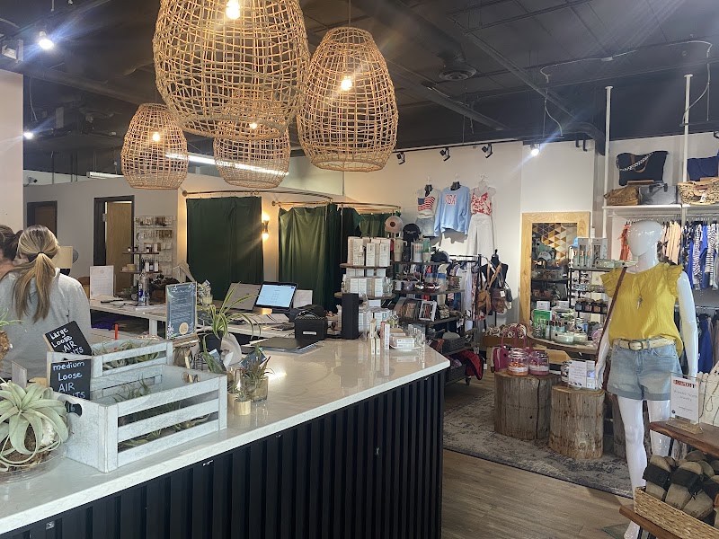 Edge Bar + Boutique photo 3